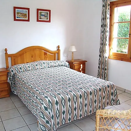 Semesterbostad Holiday Villas Cala'n Bosch V3d St 04